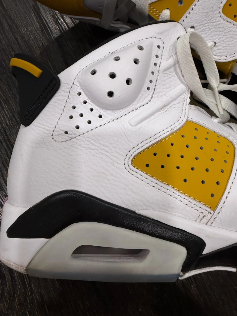 Nike Air Jordan 6 Retro Yellow Ochre Mens size 10